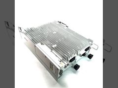 Το RRU3959 είναι μια υπαίθρια απομακρυσμένη ραδιοφωνική μονάδα που τροφοδοτείται από ένα ντουλάπι τροφοδοσίας.