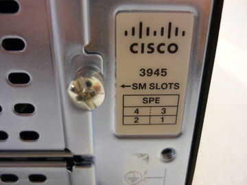 Αρχικό Cisco 4 WAN Port POE Switch Router Gigabit CISCO3945E-SEC/K9 είναι ο δρομολογητής Cisco 3945E με Security Bundle w/SEC άδεια PAK