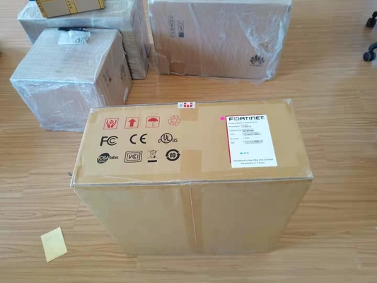 Fortinet FortiGate NGFW μεσαίου βεληνεκούς σειράς FG-200F FG-200F - Μόνο συσκευή